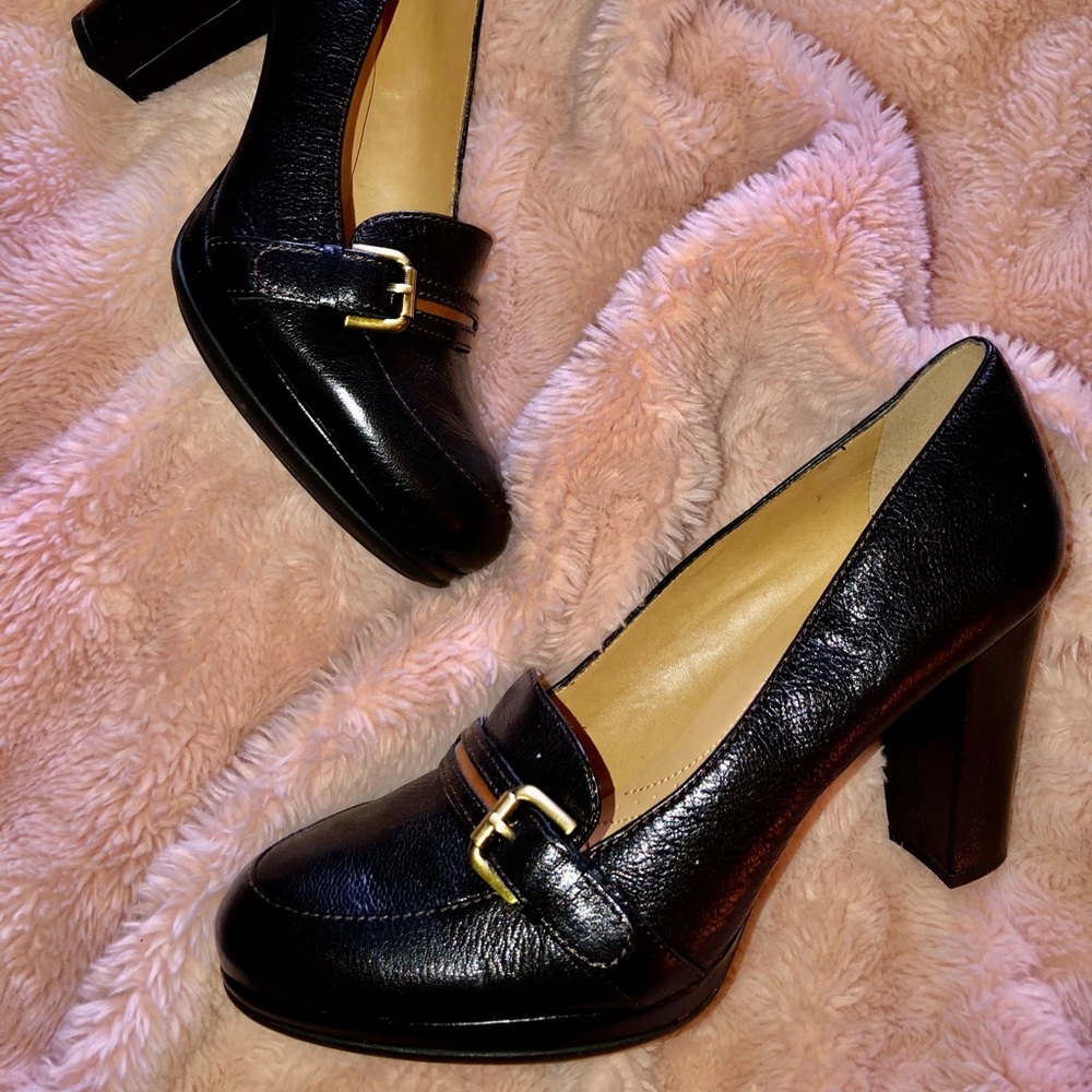 Naturalizer Black Leather Pump